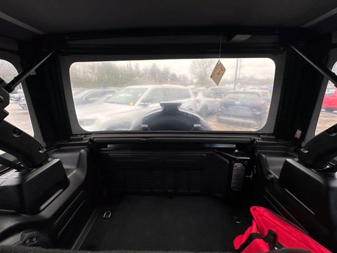 Used 2022 Jeep Wrangler Unlimited Sahara AWD/4WD image 30