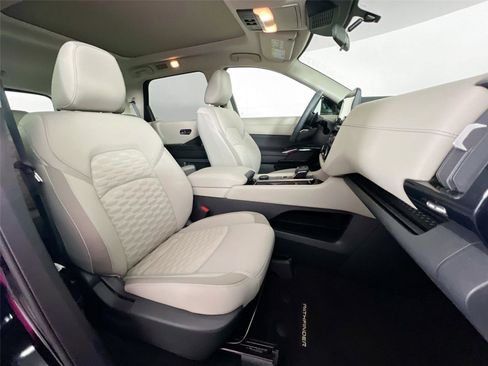 Used 2022 Nissan Pathfinder SV w/ SV Premium Package image 26