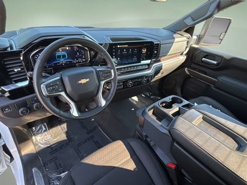Used 2025 Chevrolet Silverado 2500 LT w/ Convenience Package RWD image 16