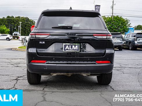Used 2025 Jeep Grand Cherokee Altitude AWD/4WD image 13