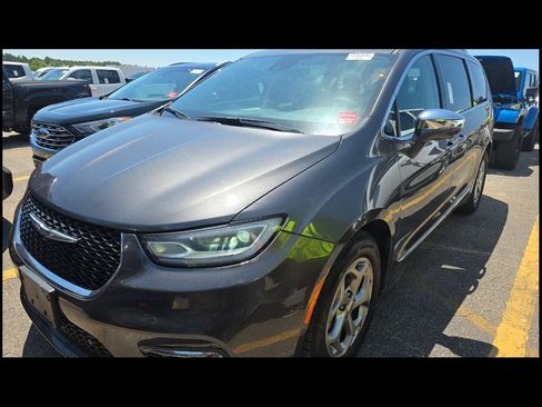 Used 2022 Chrysler Pacifica Limited FWD image 1