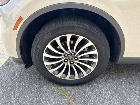 Used 2022 Lincoln Aviator AWD w/ Premium Package image 11