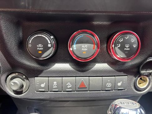 Used 2014 Jeep Wrangler Unlimited Sahara AWD/4WD image 18