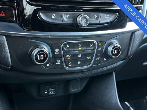 Used 2022 Chevrolet Traverse RS FWD image 24