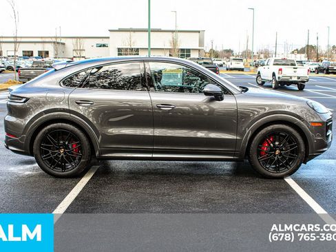 Used 2025 Porsche Cayenne GTS w/ Technology Package image 8