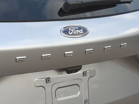 Used 2022 Ford Escape SE w/ Cold Weather Package image 16