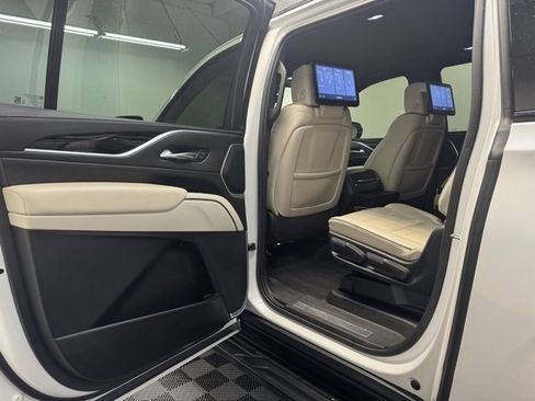 Used 2021 Cadillac Escalade ESV Sport image 27