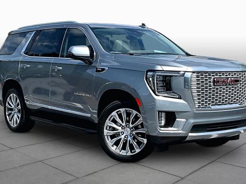 Used 2023 GMC Yukon Denali w/ Advanced Technology Package image 3