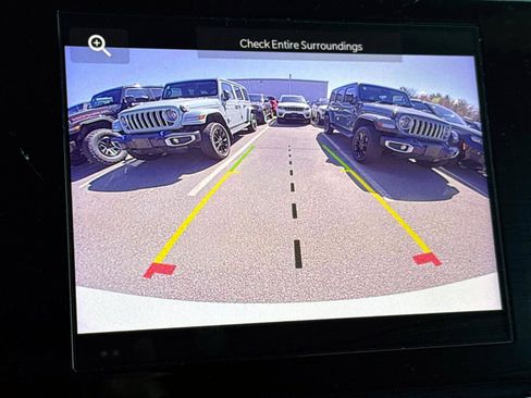 Used 2023 Jeep Grand Cherokee Altitude AWD/4WD image 19