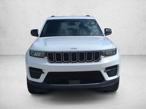Used 2025 Jeep Grand Cherokee Laredo X w/ Luxury Tech Group I RWD image 2