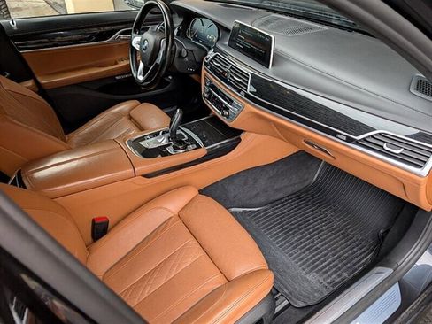 Used 2018 BMW 750i xDrive image 4
