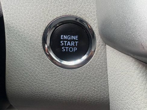 Used 2019 Toyota Highlander XLE FWD image 31