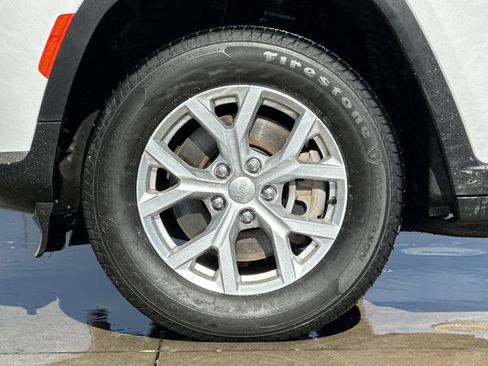 Used 2023 Jeep Grand Cherokee L Limited AWD/4WD image 27
