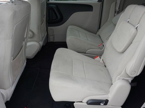 Used 2013 Dodge Grand Caravan SE image 25