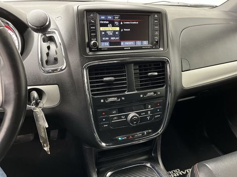 Used 2016 Dodge Grand Caravan R/T image 16