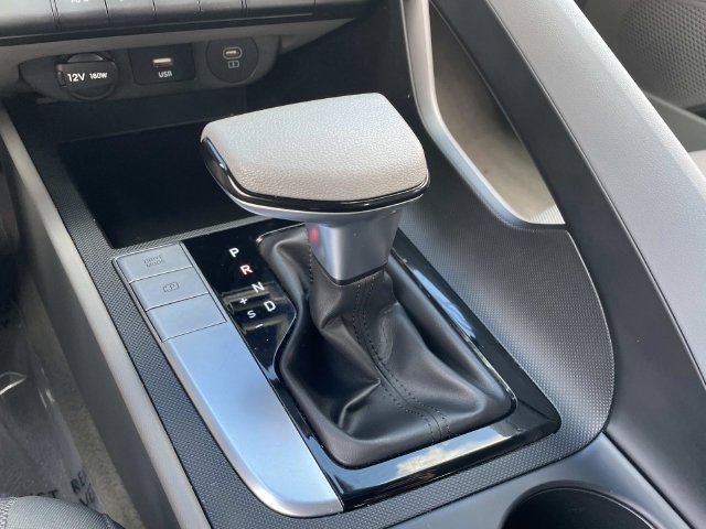 Certified 2024 Hyundai Elantra SE FWD image 24