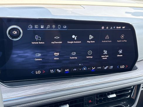 New 2025 Chevrolet Suburban Premier RWD image 29