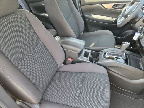 Used 2018 Nissan Rogue Sport S w/ S Appearance Package FWD image 10