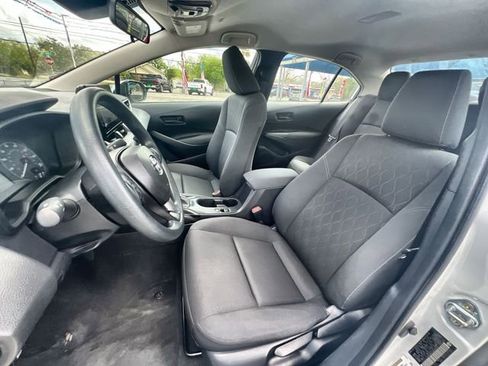 Used 2025 Toyota Corolla LE FWD image 17