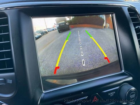 Used 2018 Jeep Grand Cherokee Altitude image 18