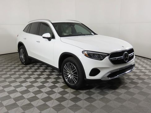 Certified 2025 Mercedes-Benz GLC 300 image 3