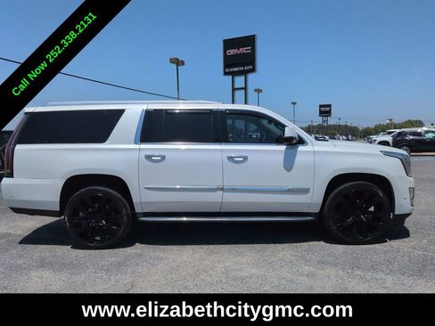 Used 2017 Cadillac Escalade ESV Luxury AWD/4WD image 3