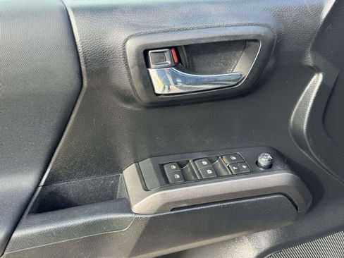 Used 2022 Toyota Tacoma TRD Off-Road w/ Technology Package AWD/4WD image 20