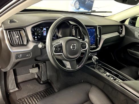 Used 2020 Volvo XC60 T5 Momentum w/ Premium Package image 17