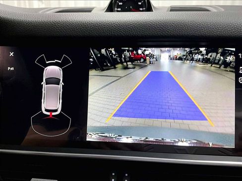 Used 2023 Porsche Cayenne image 21