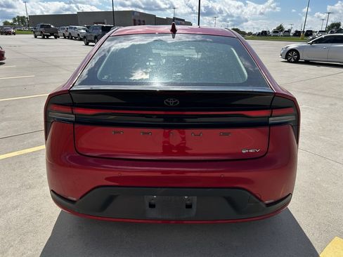 Used 2024 Toyota Prius LE image 6