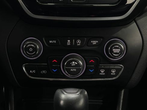 Used 2019 Jeep Cherokee Limited image 24