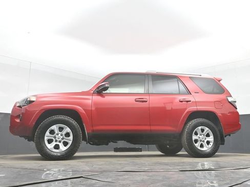 Used 2018 Toyota 4Runner SR5 AWD/4WD image 44