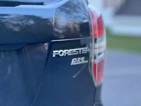 Used 2014 Subaru Forester 2.5i Premium w/ All-Weather Package AWD/4WD image 9