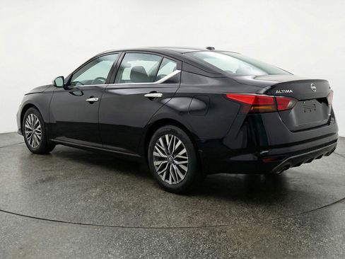 Used 2025 Nissan Altima 2.5 SV FWD image 6