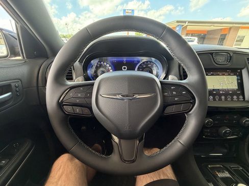 Used 2023 Chrysler 300 S w/ Comfort Group RWD image 13