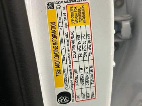 Used 2024 GMC Terrain SLE image 32