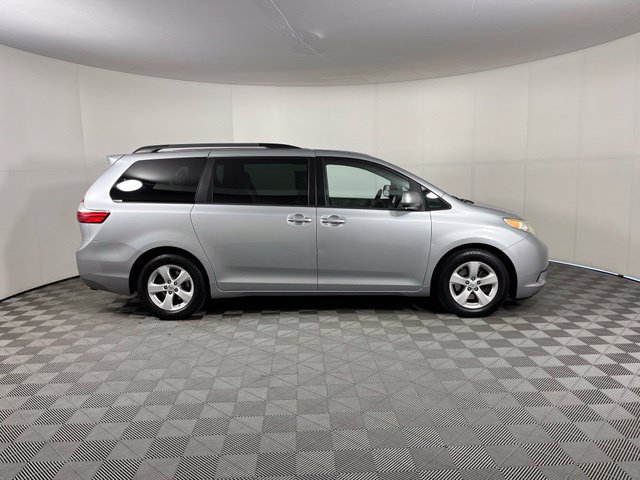 Used 2015 Toyota Sienna LE FWD image 8