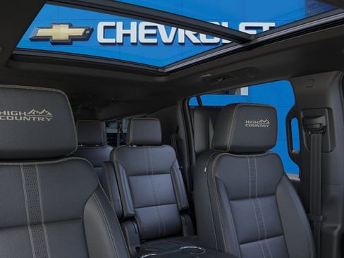 New 2025 Chevrolet Suburban High Country AWD/4WD image 24