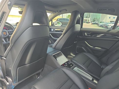 Used 2022 Porsche Panamera RWD image 11