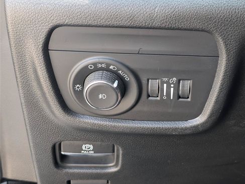 Used 2023 Jeep Grand Cherokee Limited AWD/4WD image 23