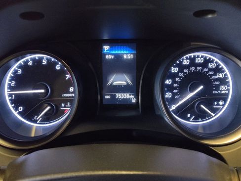 Used 2022 Toyota Camry SE image 23