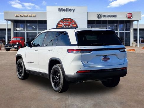 Certified 2025 Jeep Grand Cherokee Altitude AWD/4WD image 3