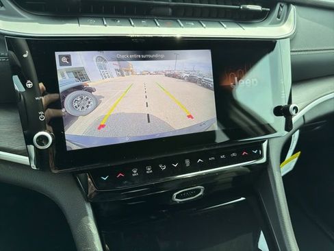 New 2026 Jeep Grand Cherokee 4WD image 18