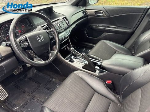 Used 2017 Honda Accord Sport image 14