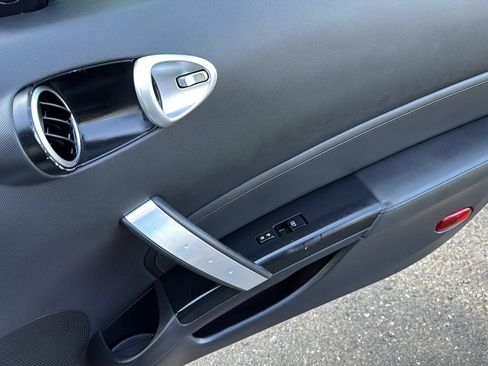 Used 2007 Nissan 350Z Touring RWD image 17