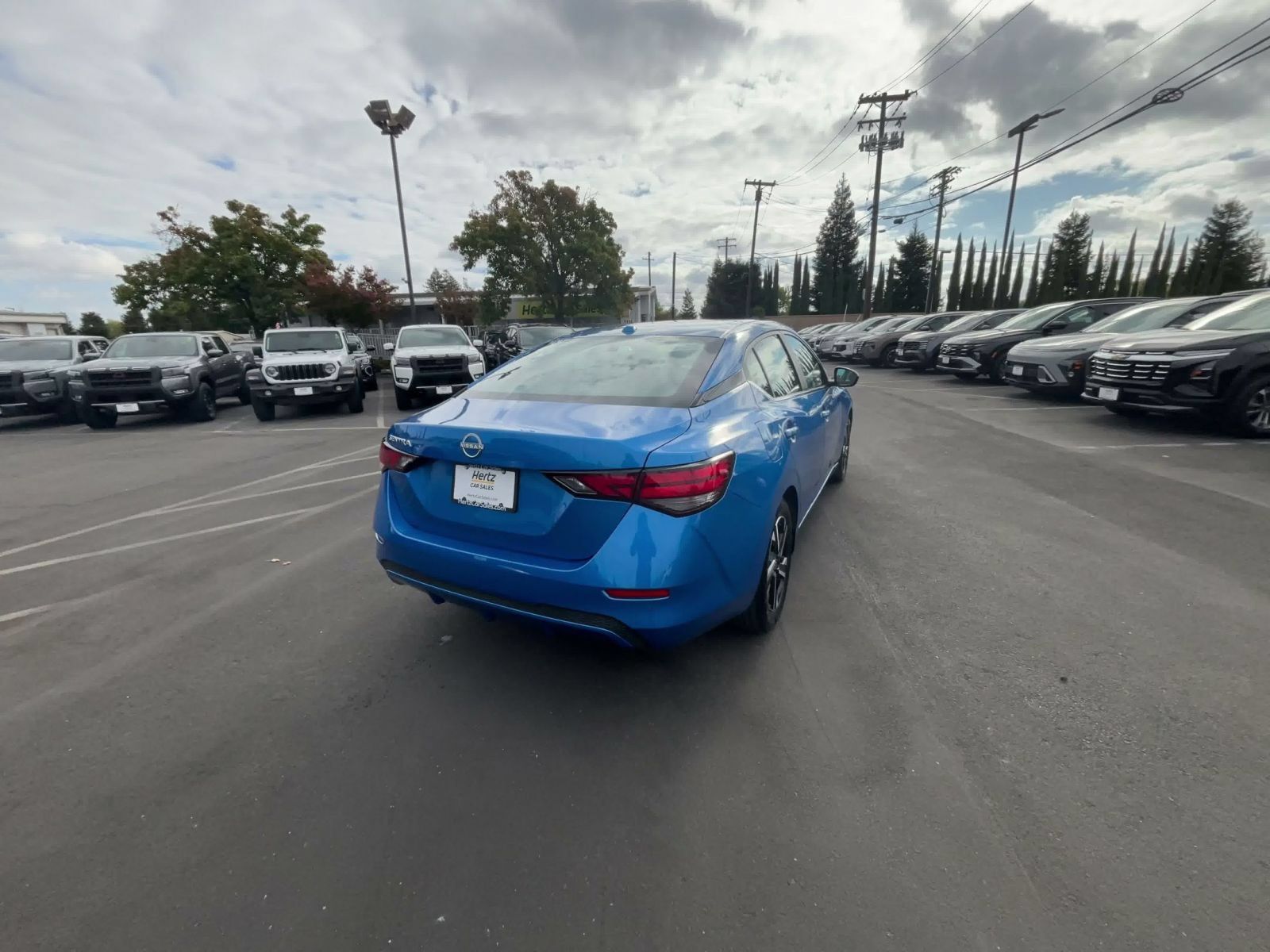 Used 2025 Nissan Sentra SV FWD image 13