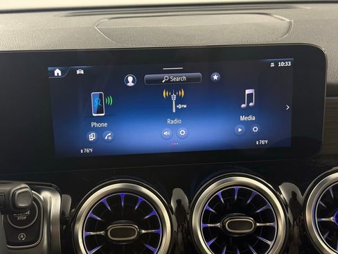 Used 2025 Mercedes-Benz GLB 250 4MATIC image 24