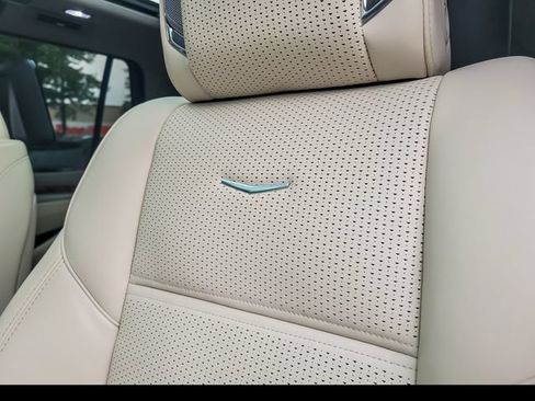 Certified 2025 Cadillac Escalade Sport Platinum w/ LPO, Floor Liner Package AWD/4WD image 17