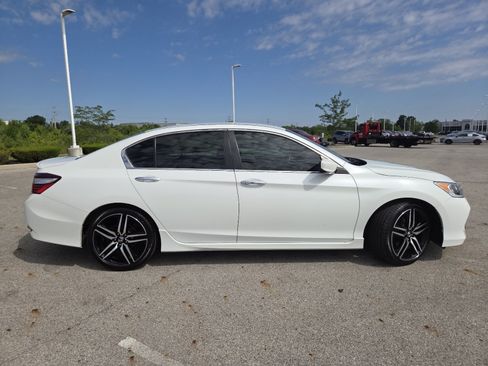 Used 2017 Honda Accord Sport image 16