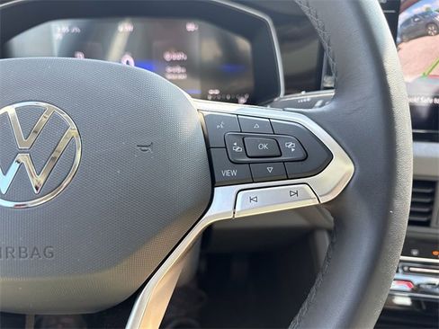 Used 2025 Volkswagen Jetta SE w/ Sunroof Package image 24